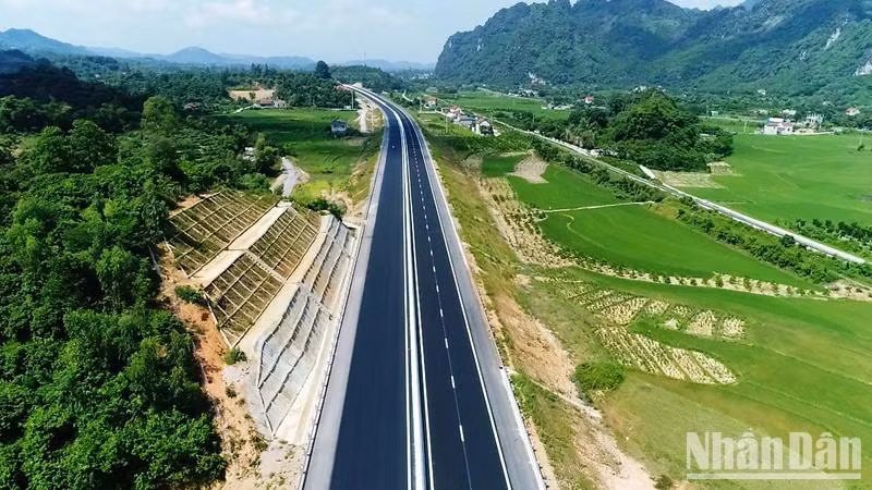 Một đoạn tuyến cao tốc Bắc Giang-Lạng Sơn.