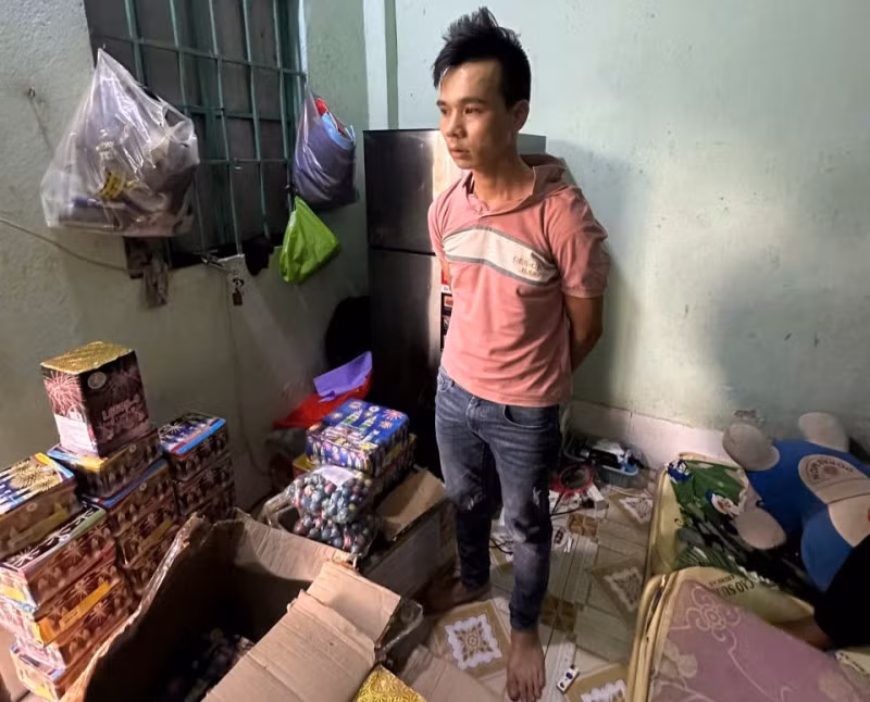 Đối tượng Nguyễn Thành Bảo cùng tang vật.
