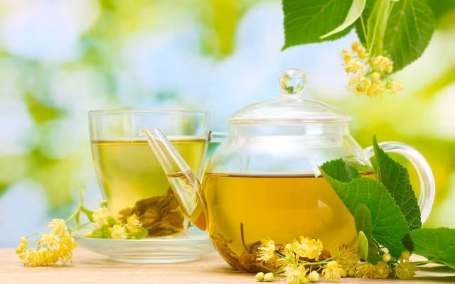 Trà thảo dược giúp giảm các cơn ho khan.