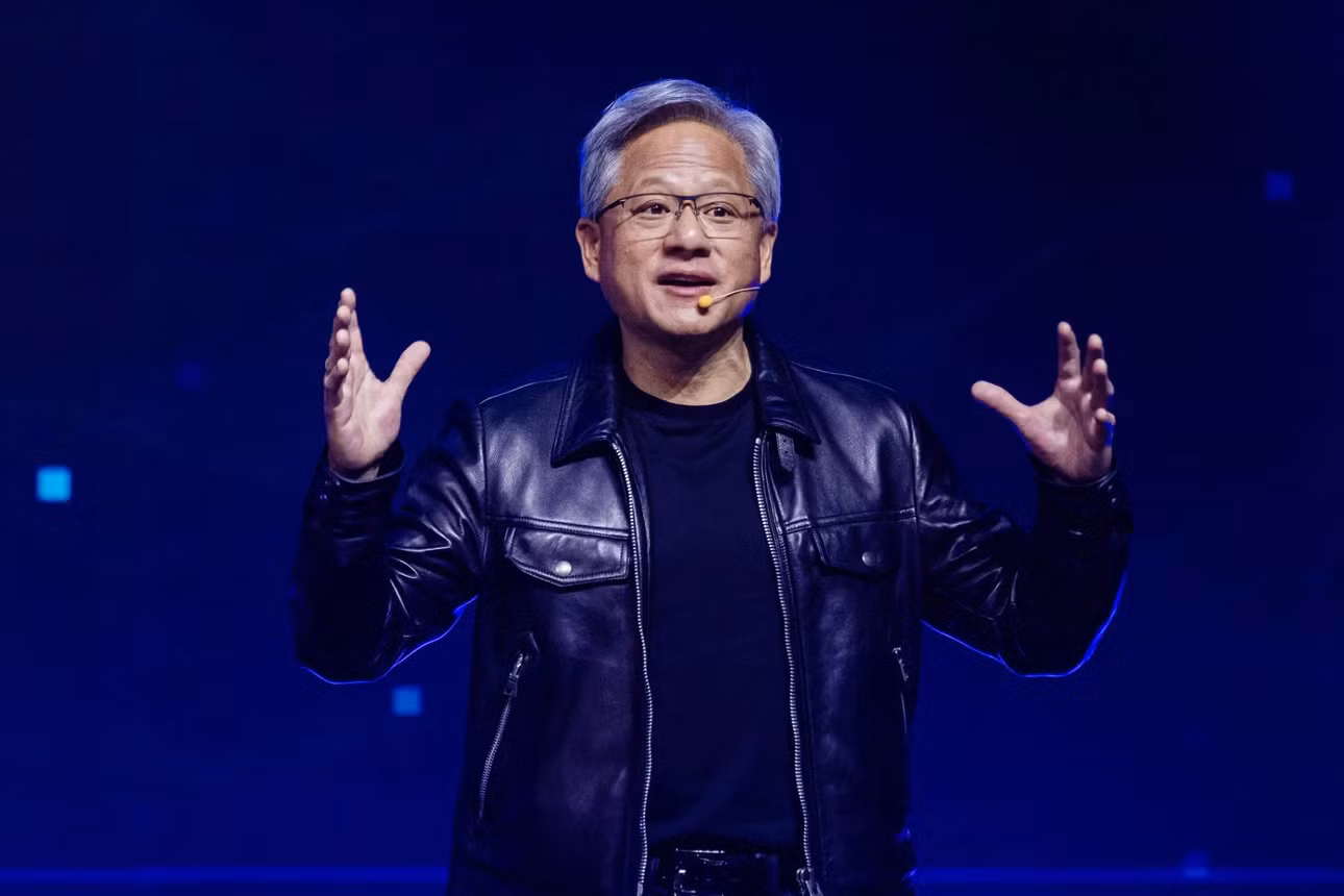 CEO Nvidia Jensen Huang tin rằng, AI không thể thay thế hoàn toàn con người. Ảnh: Bloomberg