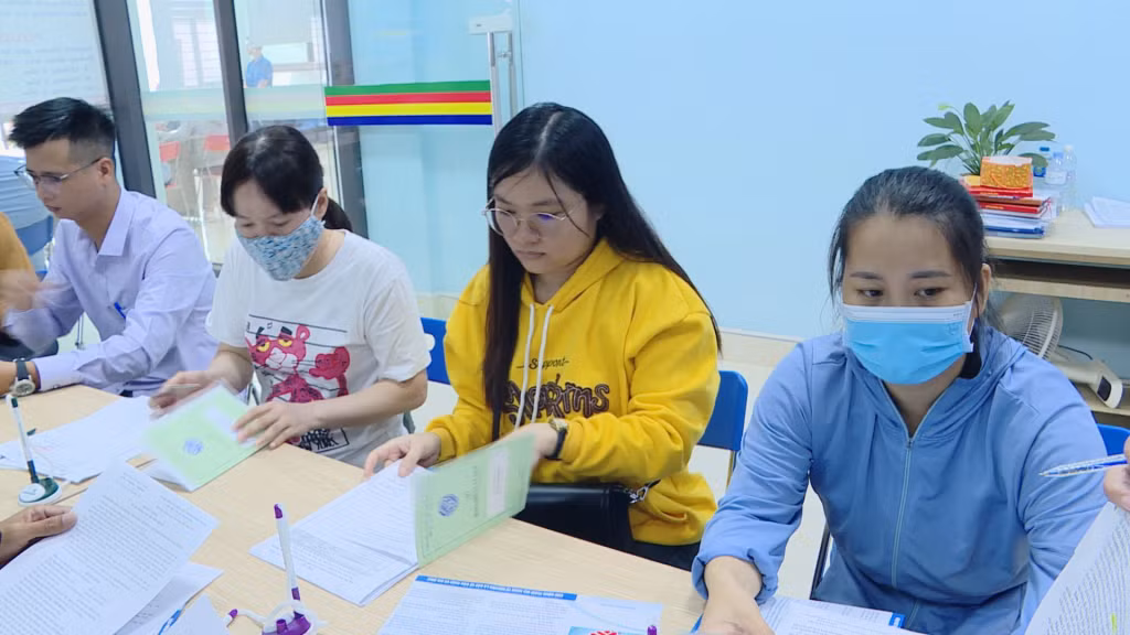 Người lao động mong muốn tìm được một việc làm phù hợp.