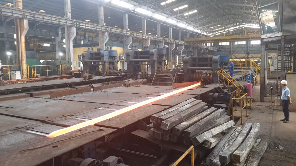 Dây chuyền cán thép của Công ty CP Chế tạo máy sản xuất, đáp ứng tốt nhu cầu thép trong toàn TKV. Ảnh Việt Trung CTV
