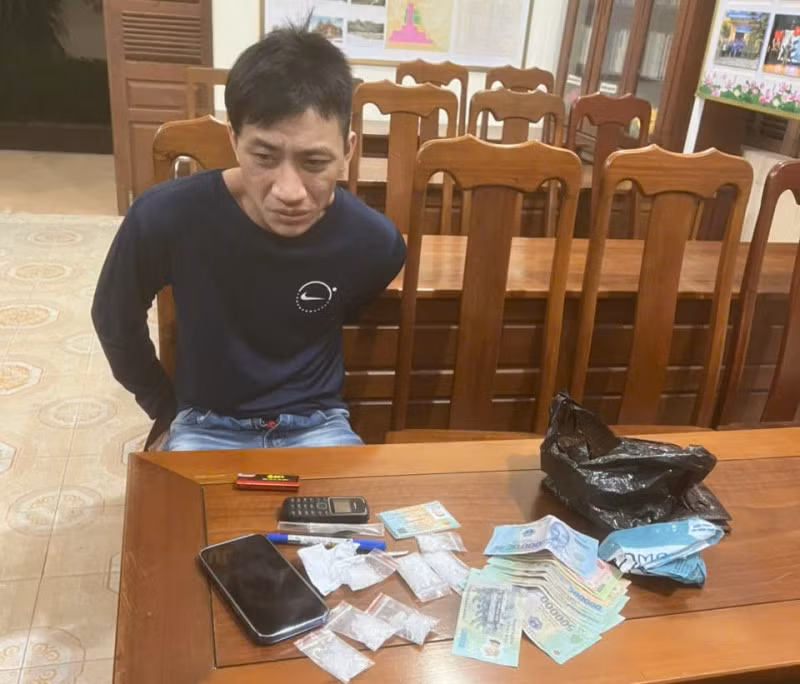 Đồng Minh Lực cùng tang vật bị cơ quan chức năng tạm giữ.