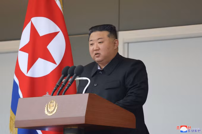 Lãnh đạo Kim Jong-un phát biểu tại huyện Uiju, tỉnh Bắc Pyongan, trong ảnh công bố ngày 10/8. Ảnh: KCNA