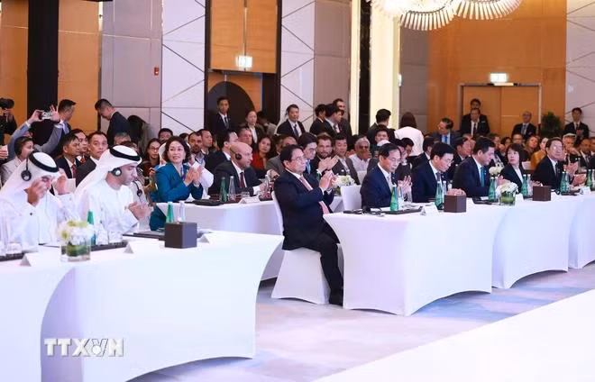 Thủ tướng Phạm Minh Chính tham dự Tọa đàm doanh nghiệp Việt Nam-UAE. (Ảnh: Dương Giang/TTXVN)