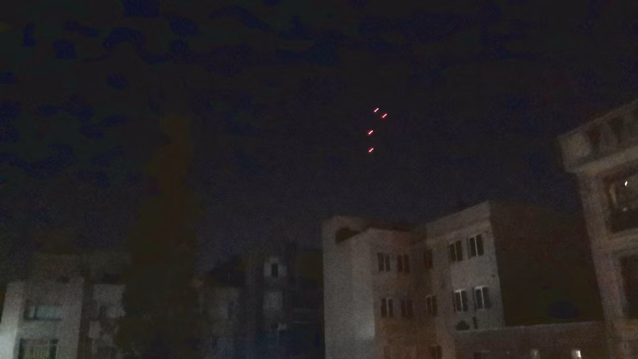 Quang cảnh thủ đô Tehran, Iran rạng sáng 26/10/2024 sau các cuộc không kích của Israel. Ảnh: THX/TTXVN