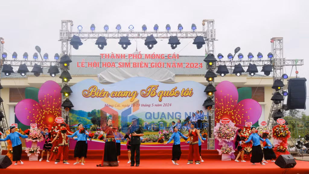2024-05_Lễ hội Hoa sim biên giới 2024- Chương trình nghệ thuật đặc sắc khai mạc lễ hội. Ảnh: Trung tâm TTVH Móng Cái