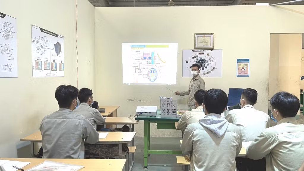 Tiết học của sinh viên Trường Cao đẳng Việt - Hàn Quảng Ninh.