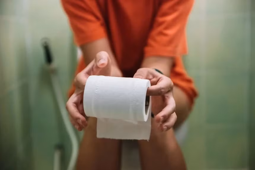 Tạo thói quen đi tiêu vào mỗi sáng sẽ duy trì đường ruột khỏe mạnh. Ảnh minh họa: SCMP.