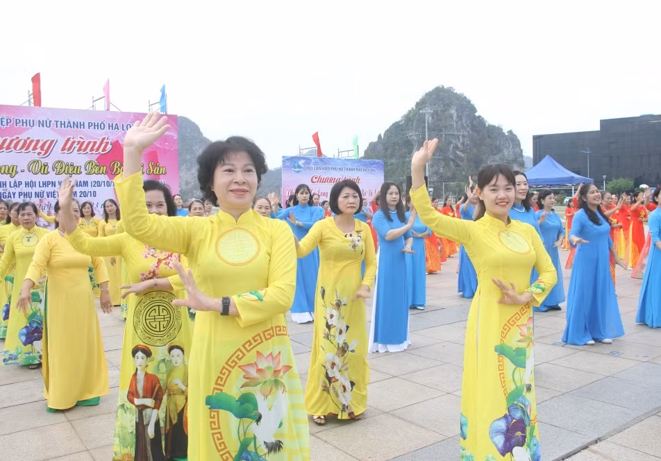 Các hội viên phụ nữ ở đủ độ tuổi đều hào hứng tham gia chương trình.