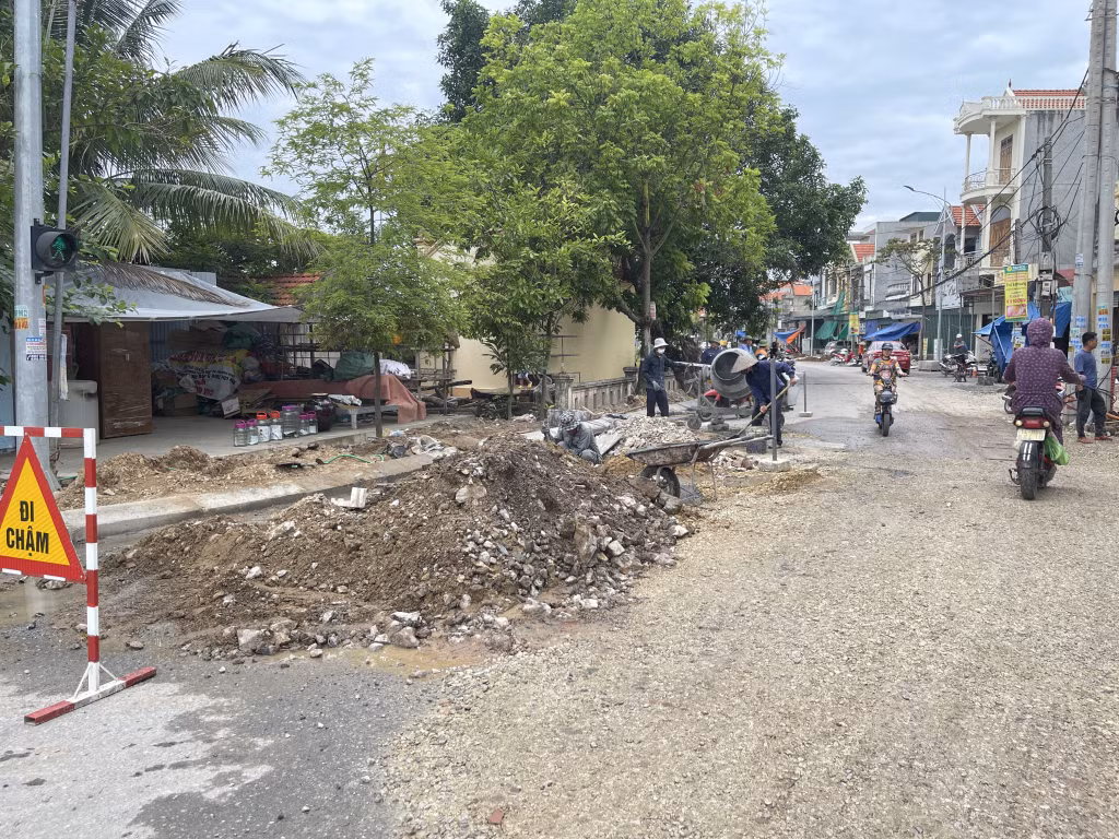 Nhiều tuyến đường nội thị Quảng Yên được đầu tư, nâng cấp đáp ứng nhu cầu đi lại của nhân dân.
