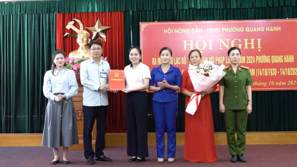 HND phường Quang Hanh (TP Cẩm Phả) ra mắt CLB “Nông dân với pháp luật”, tháng 10/2024.