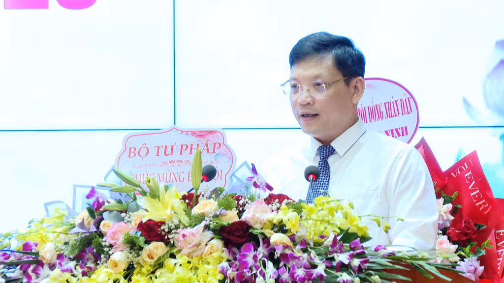 Đồng chí Nghiêm Xuân Cường, Phó Chủ tịch UBND tỉnh phát biểu chỉ đạo tại Đại hội toàn thể Đoàn Luật sư tỉnh Quảng Ninh khóa X, nhiệm kỳ 2024- 2029.