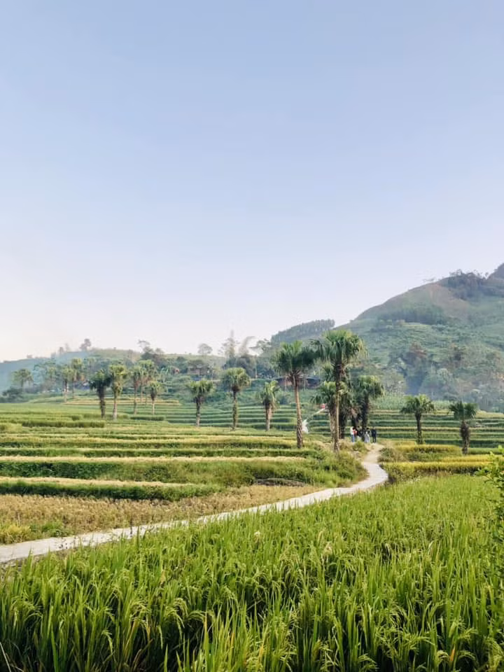Là một người đam mê khám phá những vùng đất mới, chị Huyền chia sẻ: "Hãy trang bị cho mình kiến thức trước khi đến một nơi nào đó để chuyến đi có thể thuận lợi và an toàn nhất có thể. Đồng thời, ngoài cảnh sắc thiên nhiên cũng nên tìm hiểu về dân cư và điều kiện tự nhiên để hiểu hơn về các vùng địa lý, về quê hương đất nước của chúng ta".