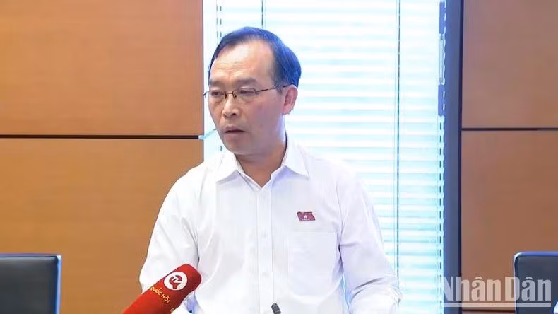 Đại biểu Trần Văn Tuấn, Phó trưởng Đoàn phụ trách Đoàn Đại biểu Quốc hội tỉnh Bắc Giang.