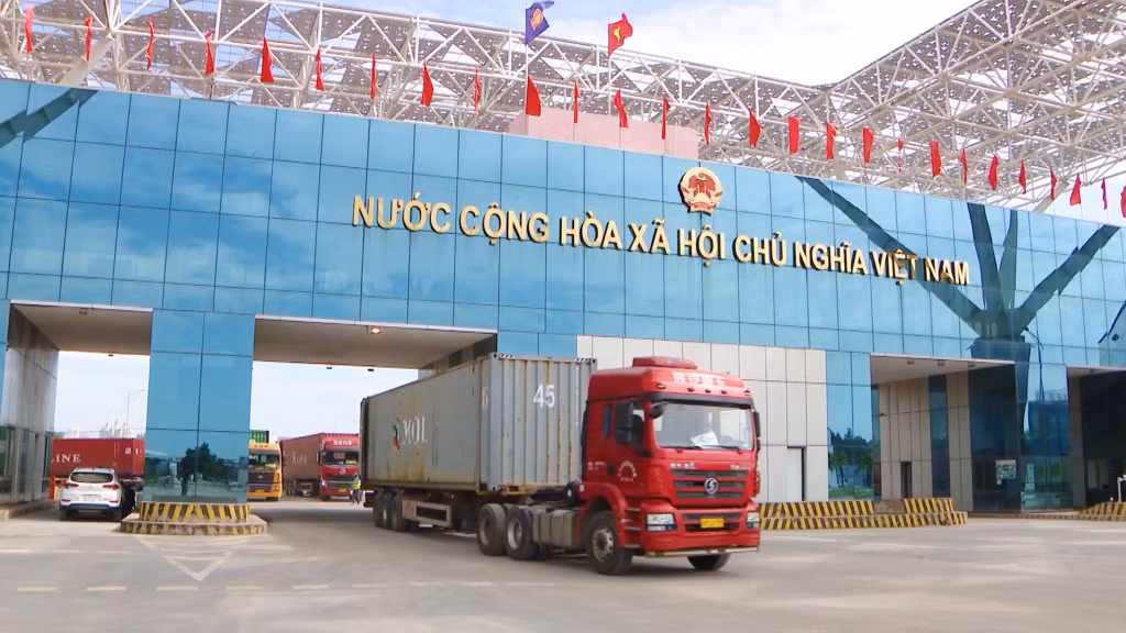 Hoạt động xuất nhập khẩu hàng hàng hóa tại Cửa khẩu Bắc Luân II, Tp Móng Cái