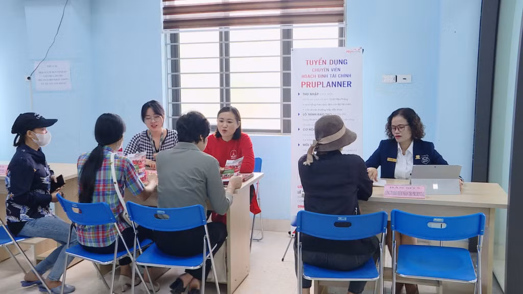 Phiên giao dịch việc làm tại Trung tâm Dịch vụ việc làm Quảng Ninh.