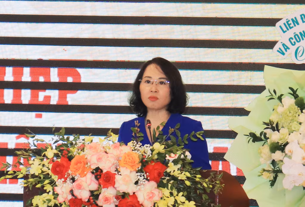 Đồng chí Trịnh Thị Minh Thanh, Phó Bí thư Thường trực Tỉnh ủy phát biểu tại chương trình gặp mặt.