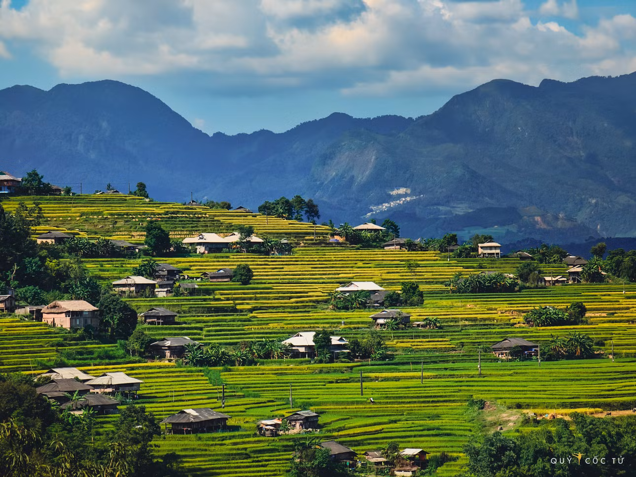Bước sang đất trời Hà Giang, những ký ức xưa của một phượt thủ kỳ cựu dồn dập trở về. Từ cung đường Nàn Ma khó nhằn khi xưa nay đã trải nhựa, ruộng bậc thang Xín Mần treo mình trên sườn đá, dưới thung sâu là sông Nho Quế, tiếp nối khám phá là những bản làng ở Hoàng Su Phì đẹp tựa kiệt tác.