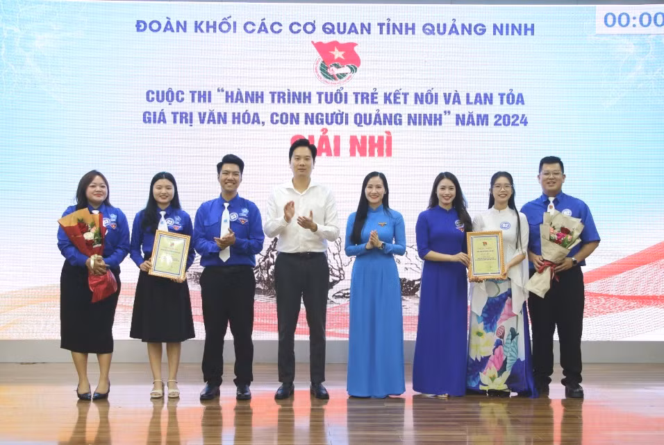 Đội thi Đoàn Trung tâm Truyền thông tỉnh và Chi đoàn MTTQ và các tổ chức CT-XH giành giải nhì cuộc thi.