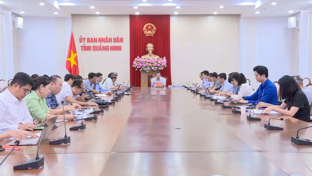 Đồng chí Cao Tường Huy, Chủ tịch UBND tỉnh, dự hội nghị từ điểm cầu Quảng Ninh.