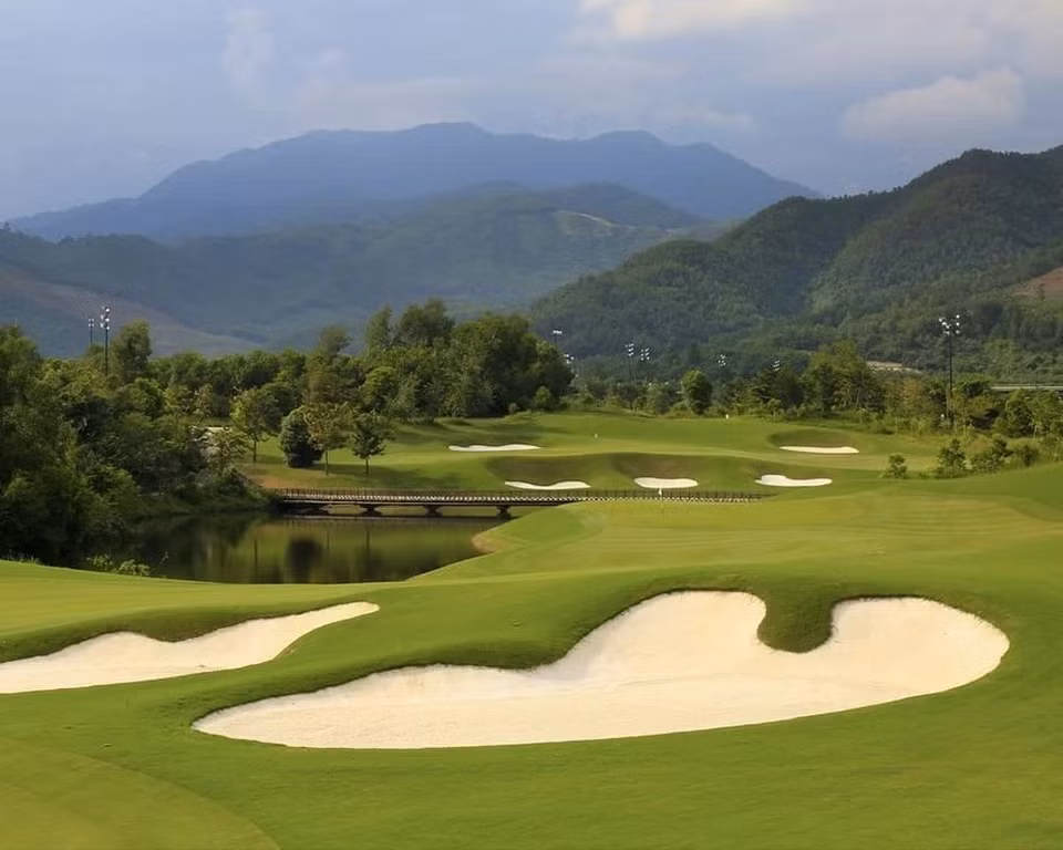 Sân golf lọt top tốt nhất châu Á ở Đà Nẵng nằm tại cửa ngõ núi Bà Nà. Ảnh: Ba Na Hills Golf Club.