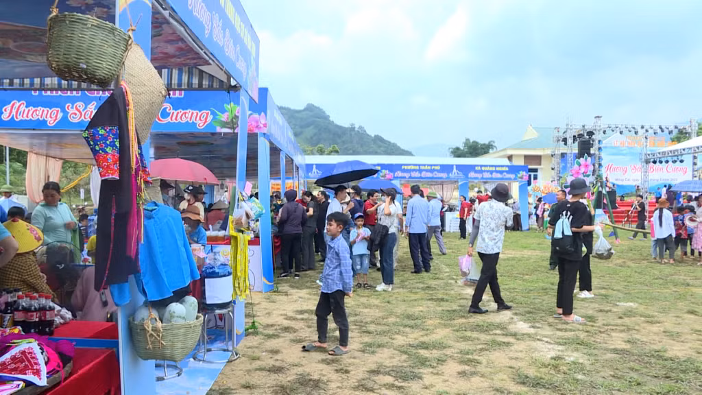 Chợ phiên Pò Hèn (xã Hải Sơn, TP Móng Cái) được phục dựng từ năm 2023.