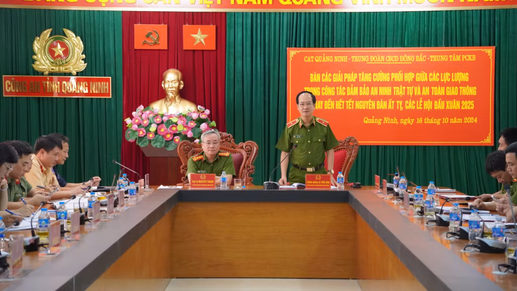 Thiếu tướng Lê Văn Sao, Phó Tư lệnh, Bộ Tư lệnh CSCĐ, Bộ Công an phát biểu tại buổi làm việc.
