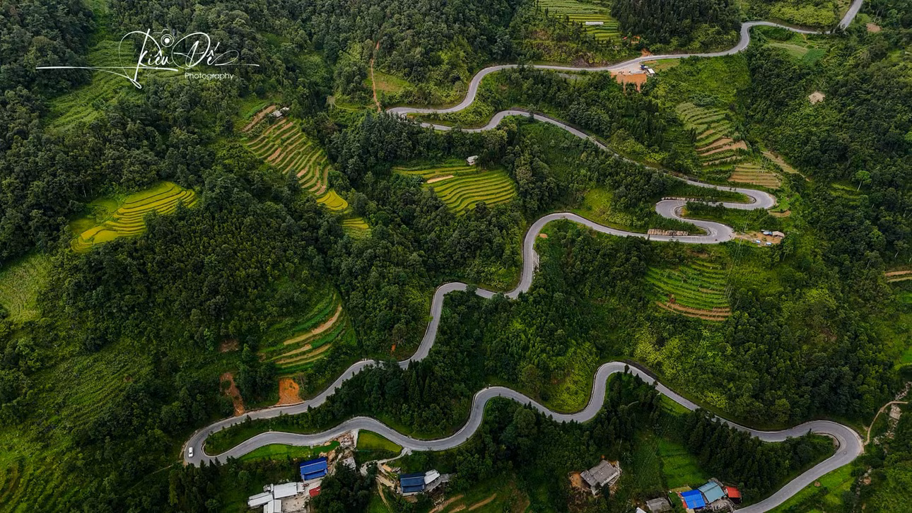 Dốc Chín Khoanh nhìn từ trên cao