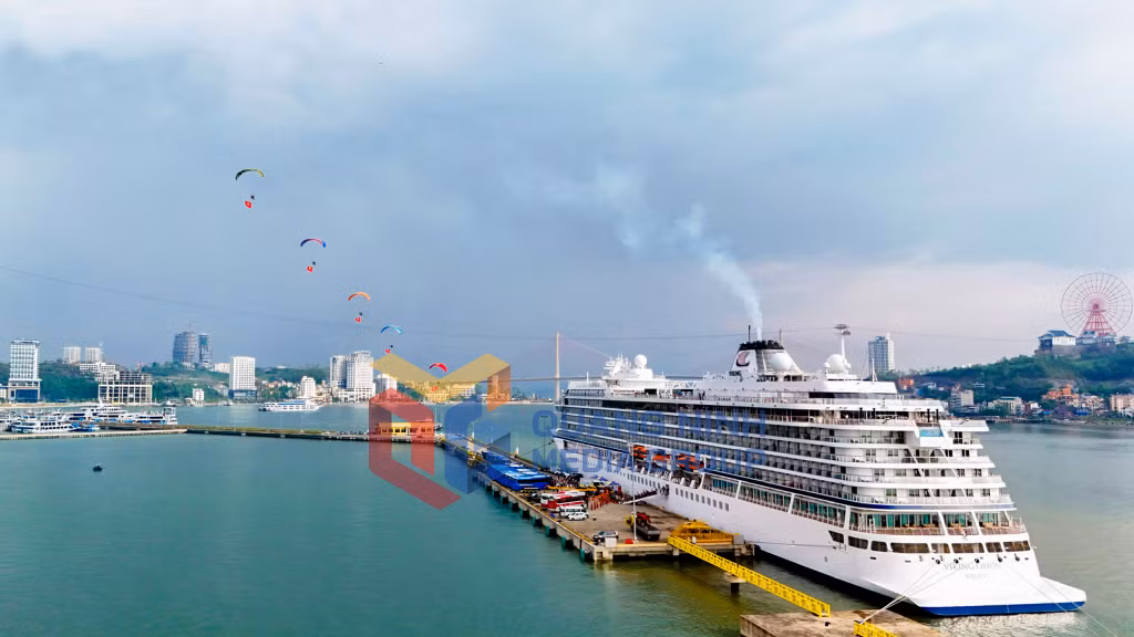 Tàu Viking Orion cập Cảng tàu khách quốc tế Hạ Long, đưa vị khách quốc tế thứ 3 triệu đến Quảng Ninh (10-2024). Ảnh: Đỗ Phương