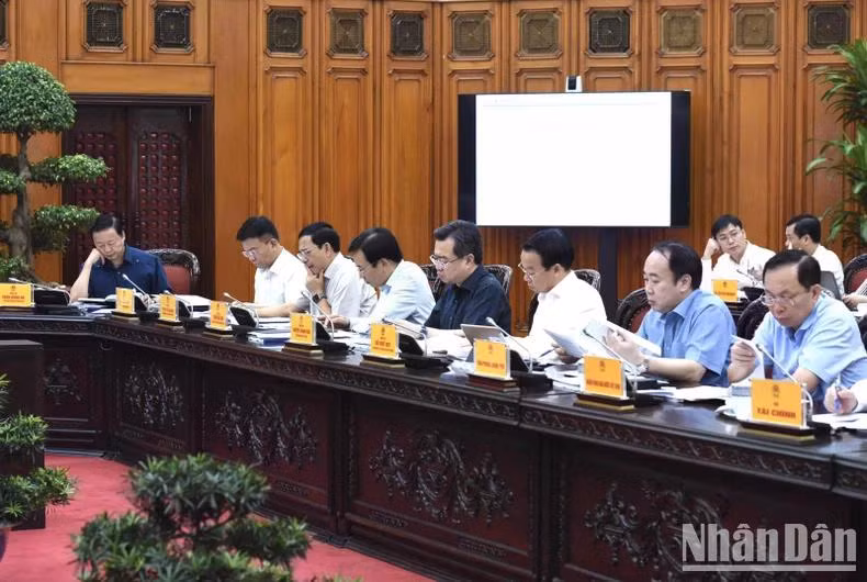 Các Thành viên Chính phủ, lãnh đạo các bộ, ngành tham dự cuộc họp. (Ảnh: TRẦN HẢI)
