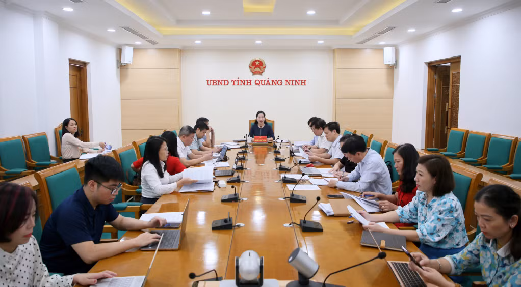 Quang cảnh cuộc họp.