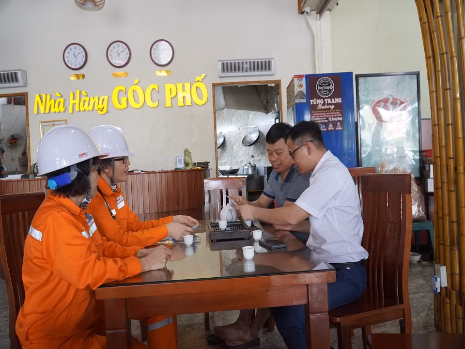 CBCNV PC Quảng Ninh tích cực tuyên truyền tiết kiệm điện tại các hộ gia đình