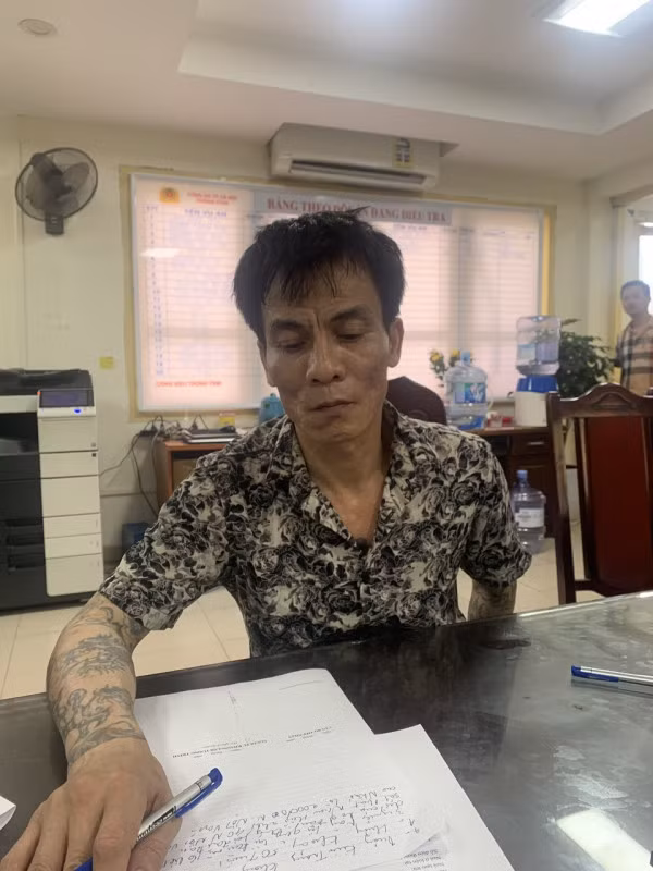Phá ổ nhóm mua bán ma tuý, thu giữ 1 súng quân dụng và 23 viên đạn ảnh 1