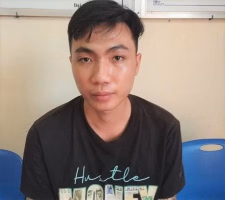 Đối tượng Võ Hoàng Anh tại cơ quan điều tra. Ảnh: Công an cung cấp
