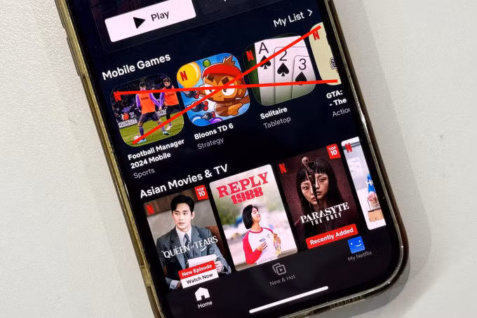 Giao diện ứng dụng Netflix trên di động hồi tháng 4 vẫn còn xuất hiện mục Mobile Games, trước khi bị gỡ bỏ. Ảnh: Lưu Quý