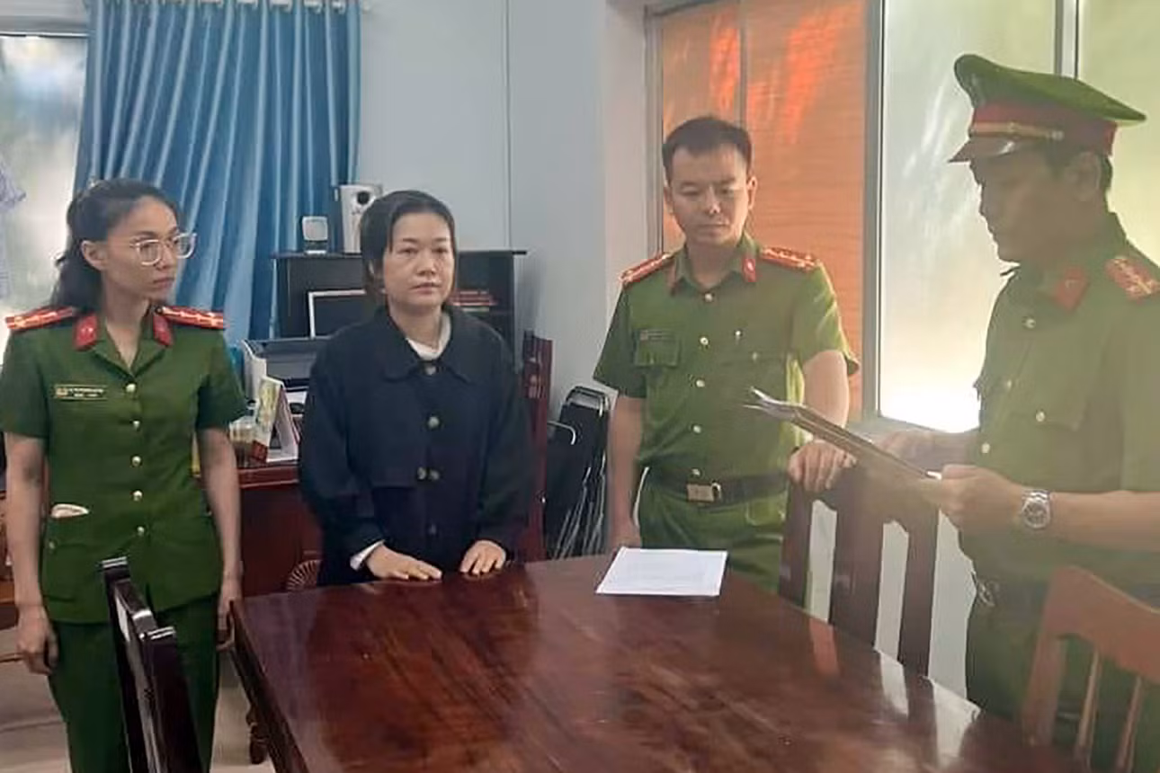 Hồ Thị Thùy Ngân khi bị bắt. Ảnh: Truyền hình Công an Ninh Thuận.