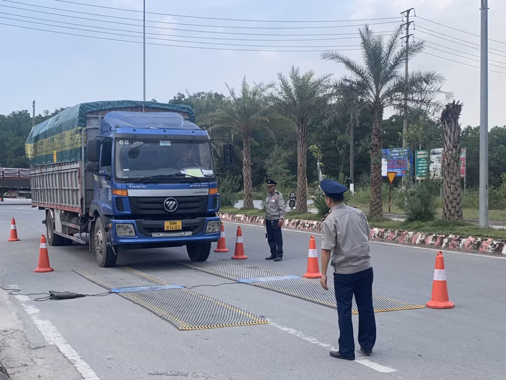 Việc kiểm tra tải trọng thường xuyên góp phần nâng cao ý thức chấp hành Luật giao thông cho các lái xe.