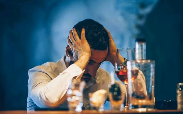 Cách giải rượu bia nhanh chóng là vấn đề được nhiều người quan tâm. (Ảnh minh hoạ)