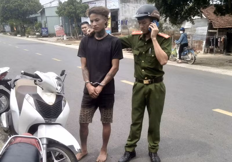 Đối tượng Thức bị bắt khi vừa bỏ chạy được 300m.