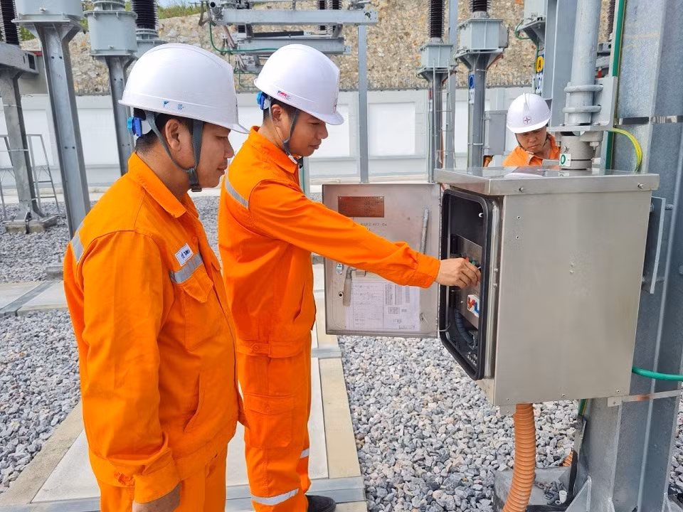 Kiểm tra các thiết bị điện trước khi nghiệm thu đóng điện công trình