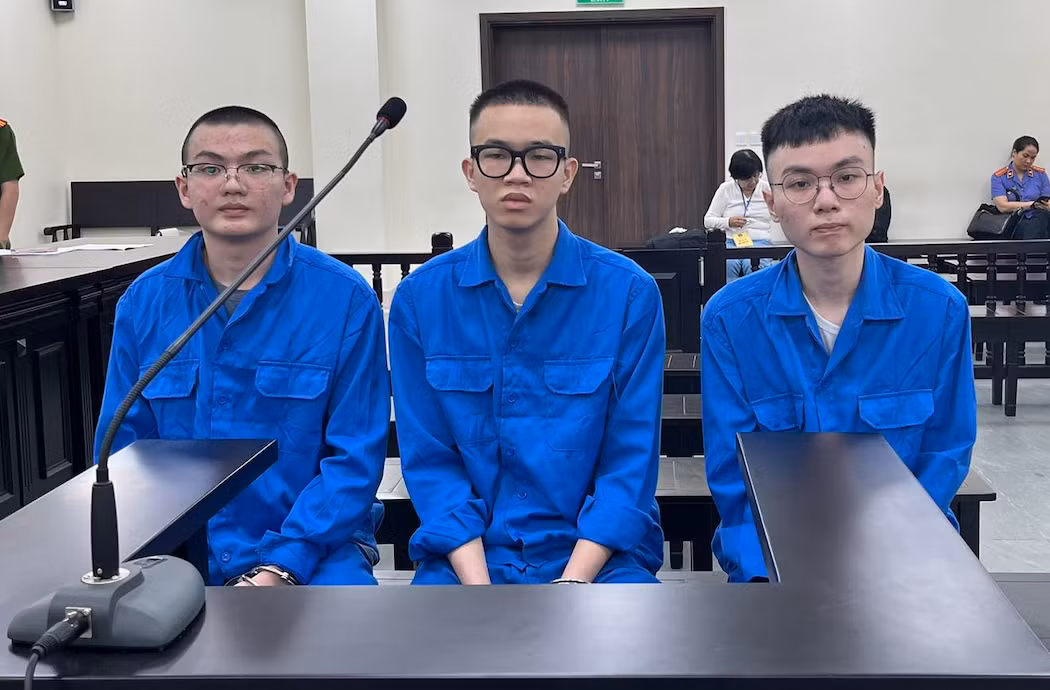 Các bị cáo được giảm án tại tòa. Ảnh: HM