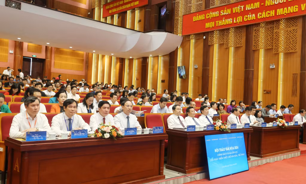 Các đại biểu tham dự hội thảo.