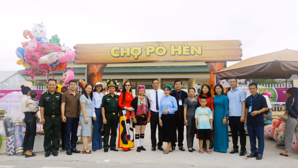 Phiên chợ Pò Hèn là điểm nhấn để du khách tới tham quan, mua sắm các sản vật địa phương.