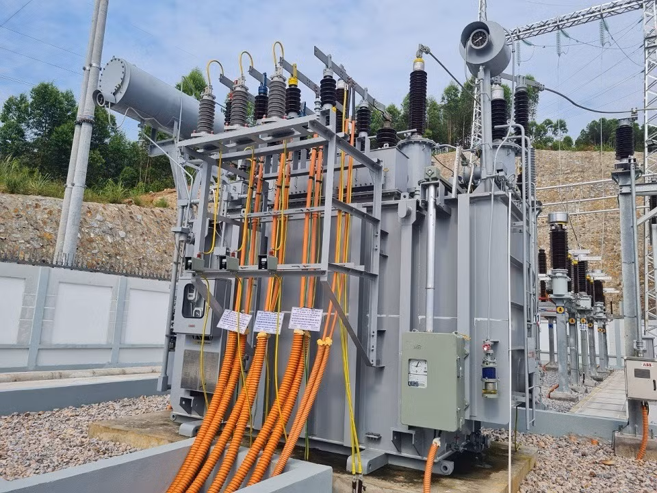 Đấu nối, đóng điện thành công máy biến áp T1-40MVA trạm biến áp 110kV Yên Cư, nâng tổng số TBA 110 kV là 21 trạm trong tỉnh Quảng Ninh.