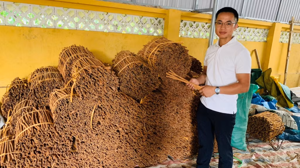 Xưởng chế biến sản phẩm từ quế của anh Lỷ A Tài, Giám đốc Công ty TNHH Thực phẩm Minh An Việt Nam (xã Quảng Lâm).