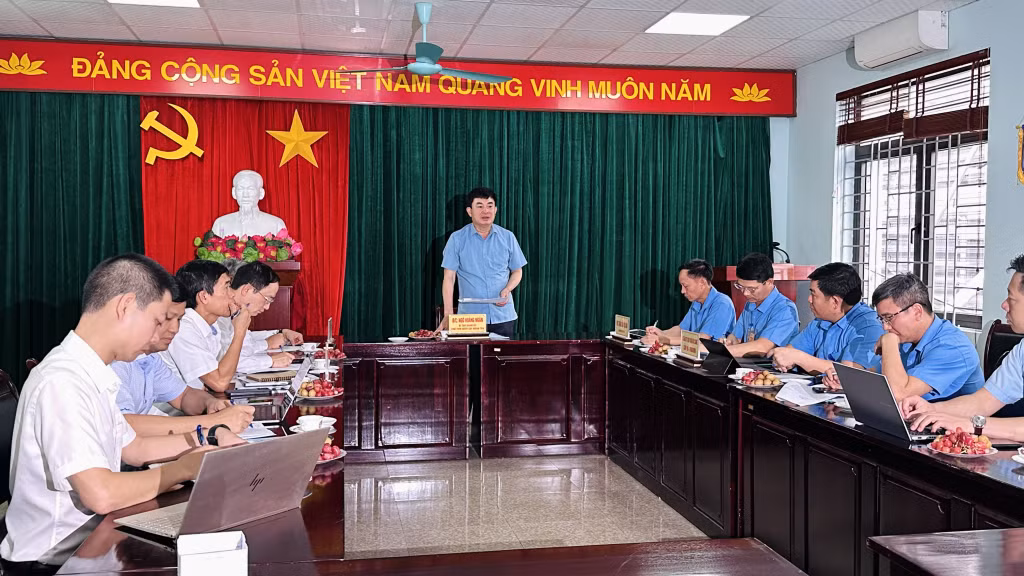 Lãnh đạo TKV làm việc với Công ty Kho vận &amp; Cảng Cẩm Phả về các dự án đầu tư nâng cao năng lực kho, cảng.