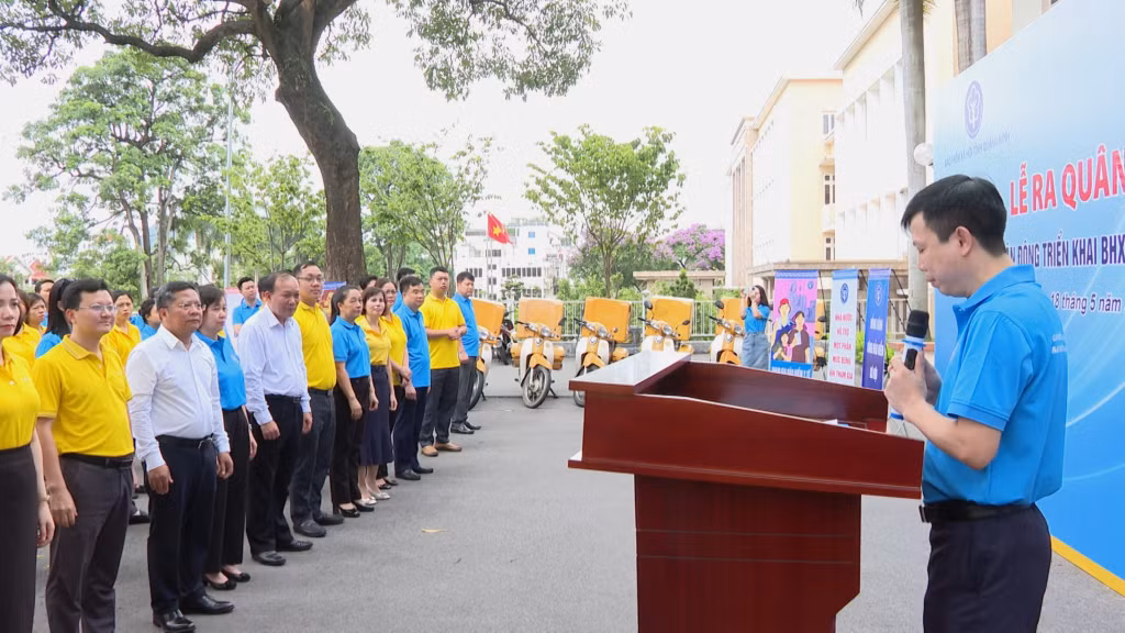 Quang cảnh Lễ ra quân hưởng ứng tháng vận động triển khai BHXH toàn dân 2024.