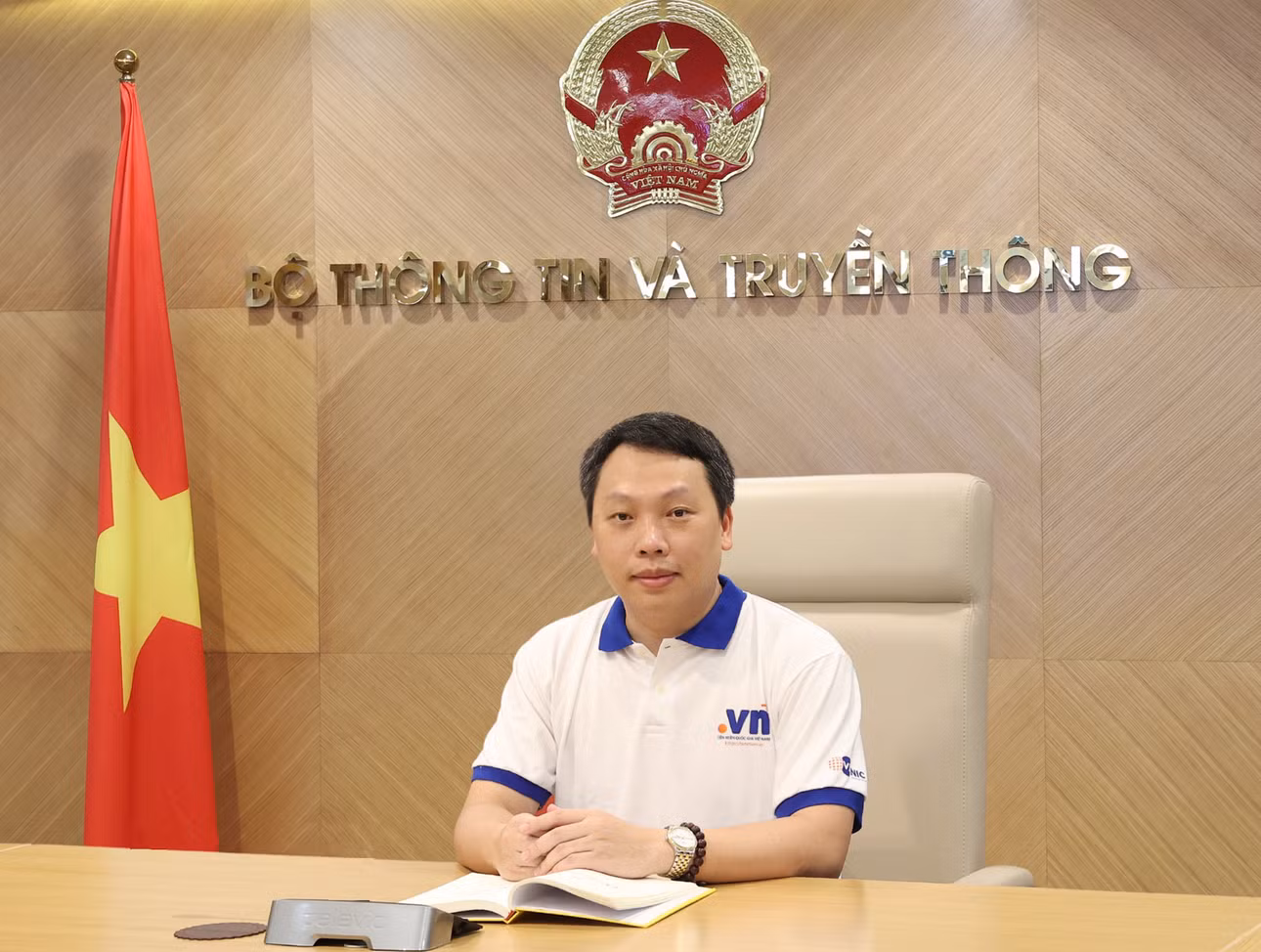 Thứ trưởng Bộ TT&amp;TT Nguyễn Huy Dũng nhấn mạnh: Sử dụng tên miền quốc gia .vn là góp phần xây dựng và bảo vệ chủ quyền số quốc gia trên không gian mạng. Ảnh: VNNIC