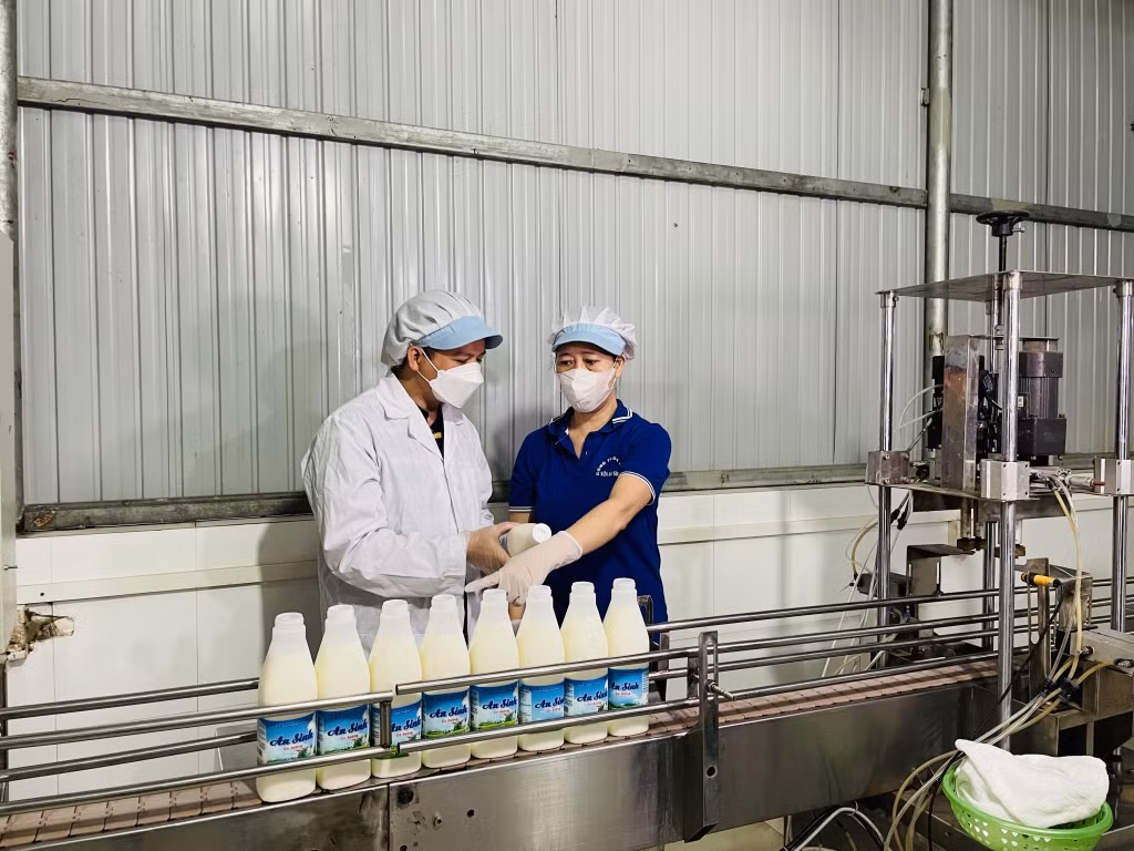 Áp dụng KHCN trong sản xuất, chế biến sữa giúp Công ty CP sữa An Sinh (TX Đông Triều) phát triển bền vững.